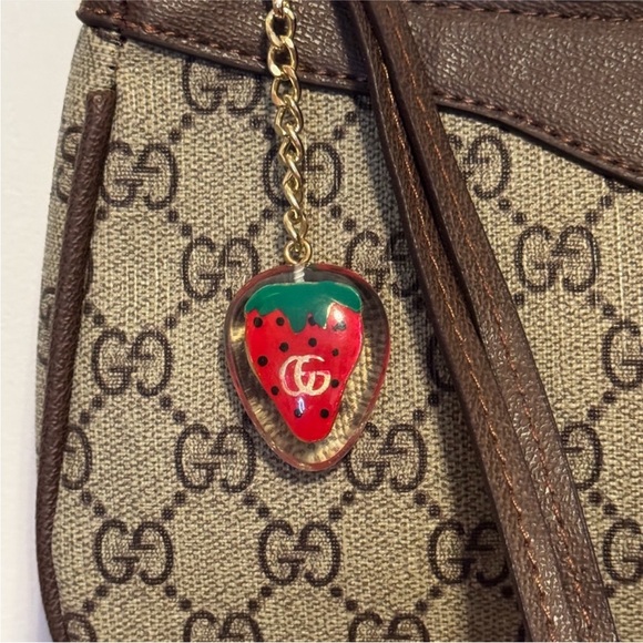 Gucci Brown GG Supreme Shoulder Bag with Gold Hardware - Picture 3 of 7